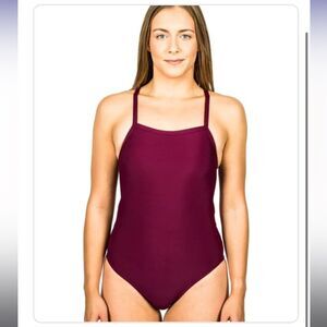 NWT Finis swimwear Skinback Solid One Piece Swimsuit size 32